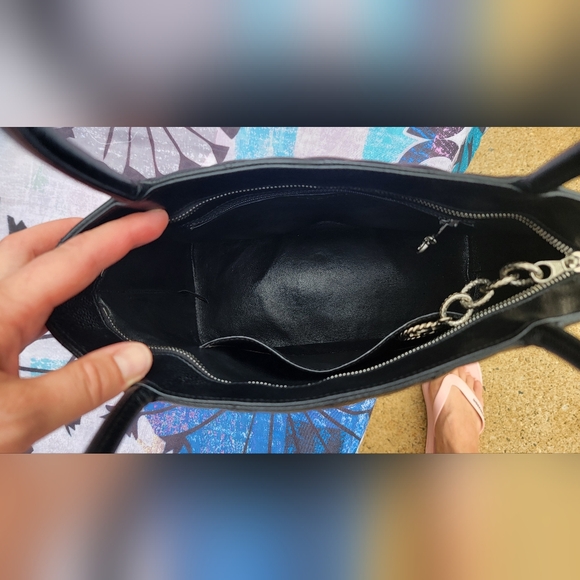 CHANEL Medallion Black Quilted Caviar Leathet Tote - Picture 4 of 16